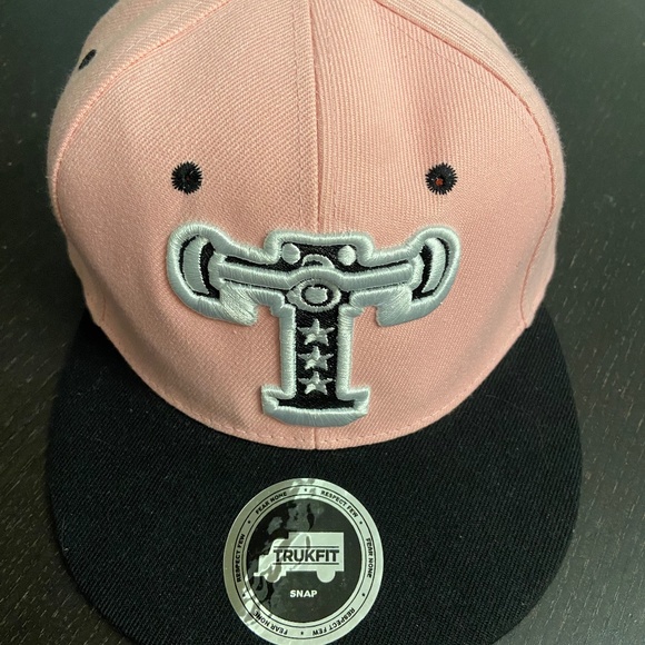 Pink Trukfit snap back hat - Picture 1 of 2